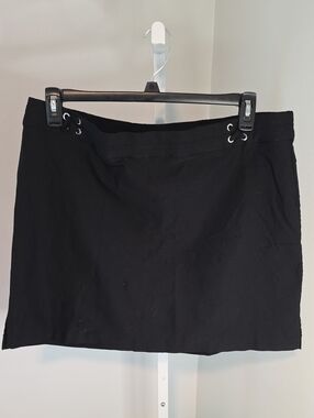 Rafaella Skort with Eyelet Detail / Black / XXL